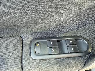 Renault Scenic 1.6 16V MPV  Benzine 1.598cc 82kW (111pk) FWD picture 17