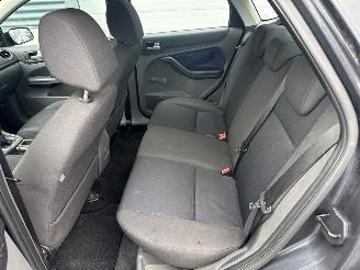 Ford Focus 1.6 16V Hatchback  Benzine 1.596cc 74kW (101pk) FWD picture 10