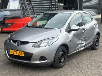 Voiture accidenté Mazda 2 1.3 16V S-VT Hatchback  Benzine 1.349cc 55kW (75pk) FWD 2010/3