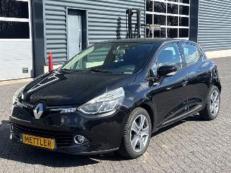 Coche accidentado Renault Clio 0.9 Energy TCE 90 12V Hatchback 4Dr Benzine 898cc 66kW (90pk) FWD 2014/1