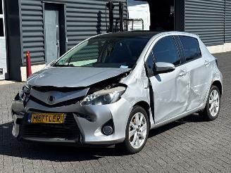 Schadeauto Toyota Yaris 1.5 16V Hybrid Hatchback  Elektrisch Benzine 1.497cc 74kW (101pk) FWD 2012/6