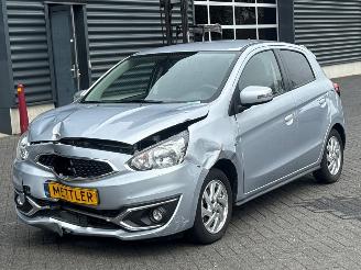 uszkodzony samochody osobowe Mitsubishi Space-star 1.2 12V Hatchback  Benzine 1.193cc 59kW (80pk) FWD 2019/11