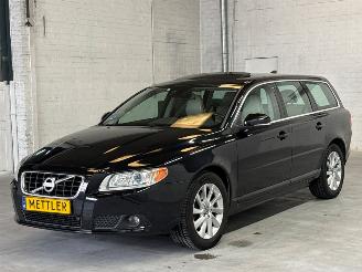 skadebil auto Volvo V-70 1.6 T4 16V Combi/o  Benzine 1.596cc 132kW (179pk) FWD 2012/10