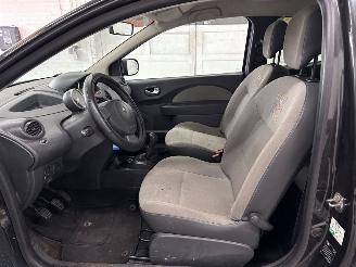 Renault Twingo 1.5 dCi 90 FAP Hatchback 2Dr Diesel 1.461cc 63kW (86pk) FWD picture 11