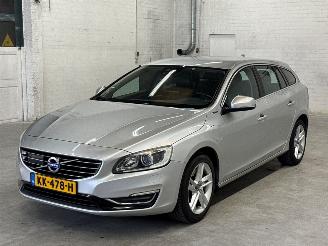 skadebil auto Volvo V-60 2.4 D6 20V Plug-in Hybrid AWD Combi/o  Elektrisch Diesel 2.401cc 210kW (286pk) 4x4 2012-06/2015-12 (GWAA) D82PHEV 2015/2