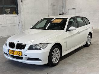 krockskadad bil auto BMW 5-serie 523i 24V Combi/o  Benzine 2.497cc 130kW (177pk) RWD 2006/1