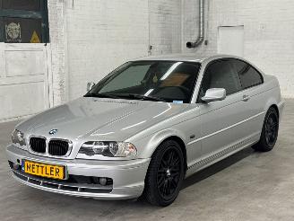 damaged passenger cars BMW 3-serie 318 Ci Coupe 2Dr Benzine 1.895cc 87kW (118pk) RWD 2000/3