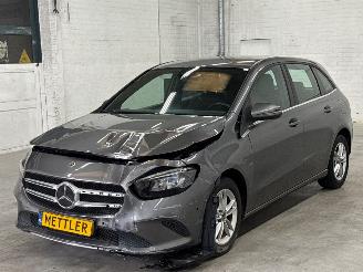 Unfallwagen Mercedes B-klasse 1.3 B-180 Turbo 16V Hatchback  Benzine 1.332cc 100kW (136pk) FWD 2020/1