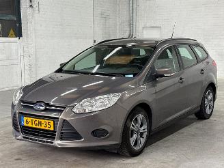 skadebil auto Ford Focus 1.0 Ti-VCT EcoBoost 12V 100 Combi/o  Benzine 998cc 74kW (101pk) FWD 2014/1