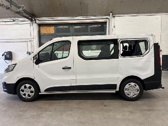 Renault Trafic Passenger 9 pers 2.0 dCi 16V 110 Bus  Diesel 1.995cc 81kW (110pk) FWD picture 2