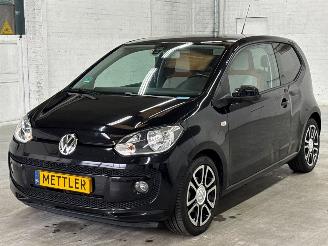 damaged passenger cars Volkswagen Up! 1.0 12V 75 Hatchback  Benzine 999cc 55kW (75pk) FWD 2012/9