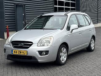 Voiture accidenté Kia Carens 2.0i CVVT 16V MPV  Benzine 1.998cc 106kW (144pk) FWD 2008/4