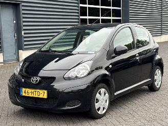 krockskadad bil auto Toyota Aygo 1.0 12V VVT-i Hatchback  Benzine 998cc 50kW (68pk) FWD 2009/3