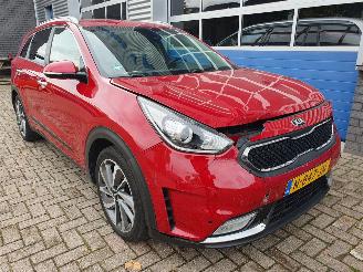 Vaurioauto  passenger cars Kia Niro 1.6 GDi Hybrid ExecutiveLine automaat 2017/10