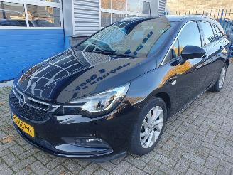 Voiture accidenté Opel Astra SPORTS TOURER+ 1.6 CDTI Innovation 2017/9