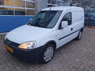krockskadad bil bedrijf Opel Combo 1.4-16V Comfort Benzine 2009/10