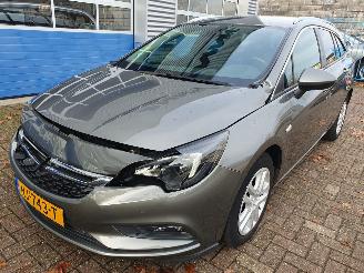 Schadeauto Opel Astra SPORTS TOURER 1.6 CDTI Online Edition 2017/2