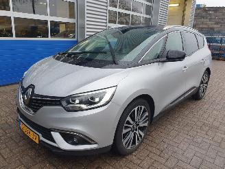 damaged passenger cars Renault Scenic 1.3 TCe Initiale Paris Automaat 2019/10