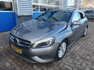skadebil auto Mercedes A-klasse 180 CDI Edition Navigatie 4U3 2013/4