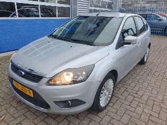 krockskadad bil auto Ford Focus 1.8 Limited schadevrij 2009/9