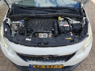 Peugeot 2008 1.2 PureTech Active picture 9