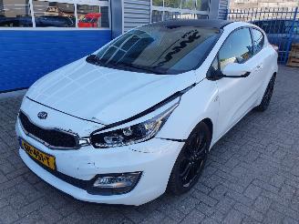 skadebil auto Kia Cee d 1.6 GDI ComfortLine 2015/9