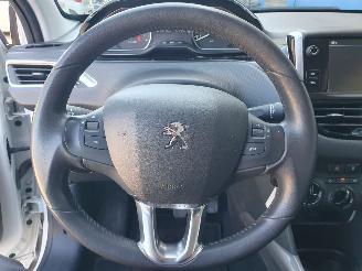 Peugeot 2008 1.2 PureTech Blue Lion picture 16