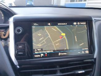 Peugeot 2008 1.2 PureTech Blue Lion picture 18