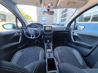 Peugeot 2008 1.2 PureTech Blue Lion picture 14