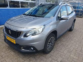 krockskadad bil auto Peugeot 2008 1.2 PureTech Blue Lion 2017/11