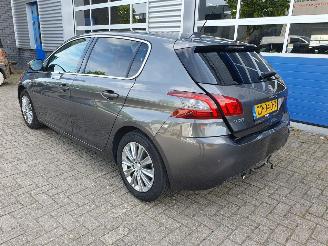 Peugeot 308 1.2 PureTech Blue Lease Premium picture 3