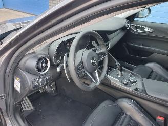 Alfa Romeo Giulia 2.0T AWD Veloce Automaat picture 19