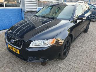 Auto incidentate Volvo V-70 2.5T Summum Automaat 2008/3