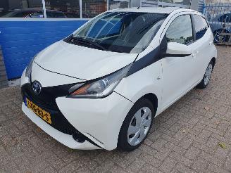 Unfallwagen Toyota Yaris 1.0 VVT-i x 2017/8