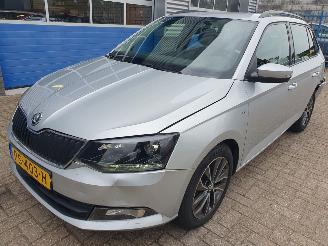 Vaurioauto  passenger cars Skoda Fabia Combi 1.0 TSI Drive 2017/9