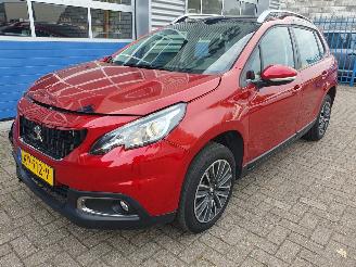 krockskadad bil auto Peugeot 2008 1.2 PureTech Blue Lion 2018/2