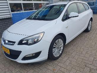 Schadeauto Opel Astra SPORTS TOURER 1.6 Edition 2015/4