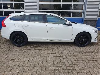 Volvo V-60 2.4 D5 Twin Engine R-Design Automaat Hybrid picture 6