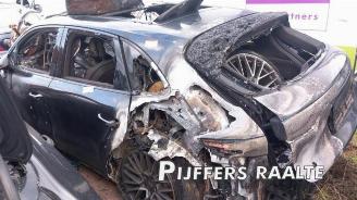 Coche siniestrado Porsche Cayenne Cayenne III (9YA), SUV, 2017 3.0 V6 Turbo 24V E-Hybrid 2018/8