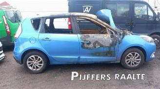 disassembly passenger cars Renault Mégane Scénic  2014/10