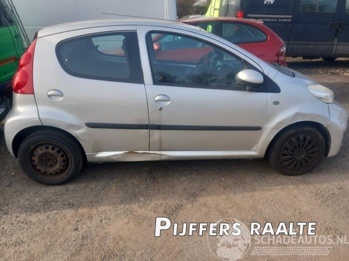 Peugeot 107 107, Hatchback, 2005 / 2014 1.0 12V