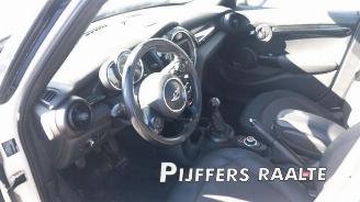 Mini Cooper Mini (F55), Hatchback 5-drs, 2013 1.5 12V Cooper picture 15