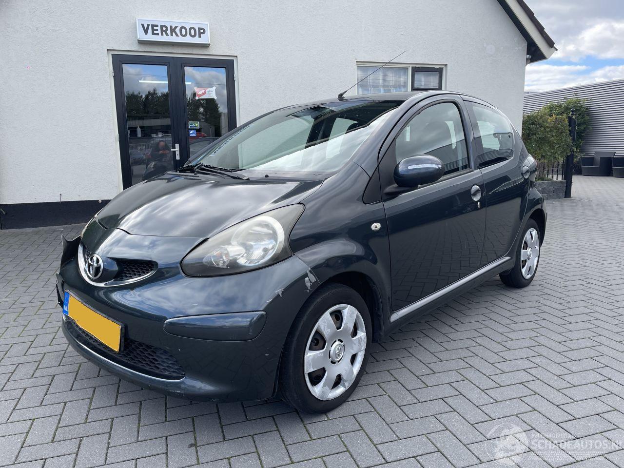 Toyota Aygo 1.0-12V + 5.drs airco N.A.P NL AUTO