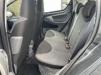 Toyota Aygo 1.0-12V + 5.drs airco N.A.P NL AUTO picture 9