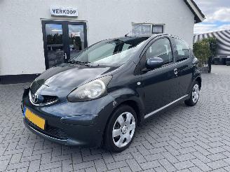 Unfallwagen Toyota Aygo 1.0-12V + 5.drs airco N.A.P NL AUTO 2008/9