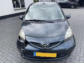 Toyota Aygo 1.0-12V + 5.drs airco N.A.P NL AUTO picture 6