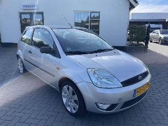 Voiture accidenté Ford Fiesta 1.3 Futura N.A.P 2005/1