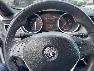 Alfa Romeo Giulietta Giulietta 1.6 JTDm Super AUTOMAAT N.A.P NL AUTO PRACHTIG!!! picture 9