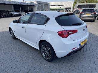 Alfa Romeo Giulietta Giulietta 1.6 JTDm Super AUTOMAAT N.A.P NL AUTO PRACHTIG!!! picture 3