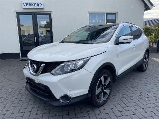 damaged passenger cars Nissan Qashqai 1.2 N-Connecta N.A.P NLAUTO PRACHTIG!!! 2016/4